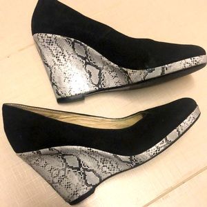 Ladies wedged shoes